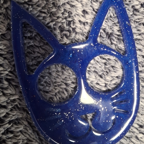 Handmade Resign Sparkly Silver Cat Safety Device - Picture 2 of 2
